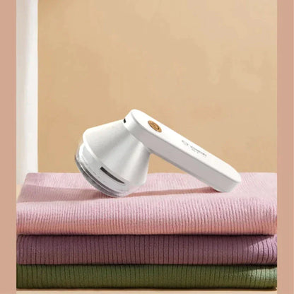 Rechargeable lint remover for impeccable clothing 